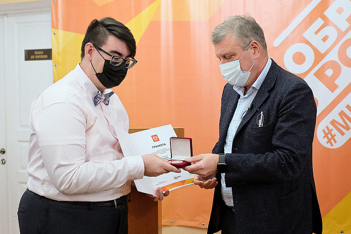 Игорь Васильев вручил награды участникам акции «Мы вместе»