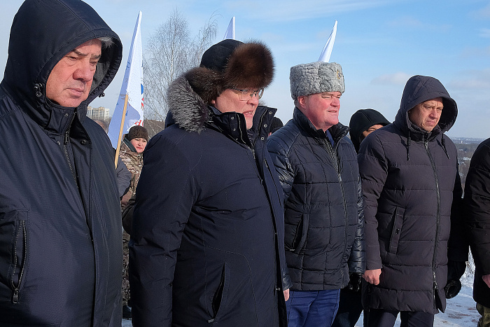 Александр Соколов с прихожанами помолился о старте восстановления храма в честь иконы Феодоровской Божией Матери