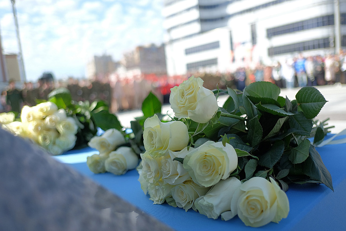 В День воинской славы России в Кирове возложили цветы к памятнику Александру Невскому