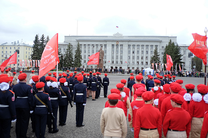 Впервые в Кирове прошел юнармейский парад