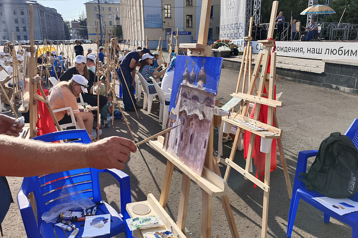 На Театральной площади прошел мастер-класс в рамках Васнецовского пленэра