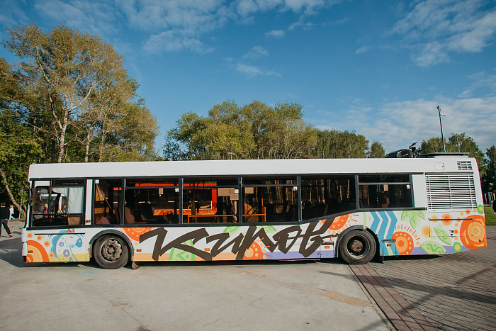 В Кирове молодые художники расписали автобусы к 650-летию города