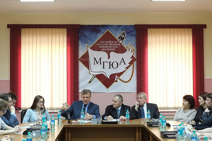 Глава Кировской области встретился с будущими юристами