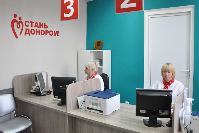 В Кирове наградили 10 почётных доноров России