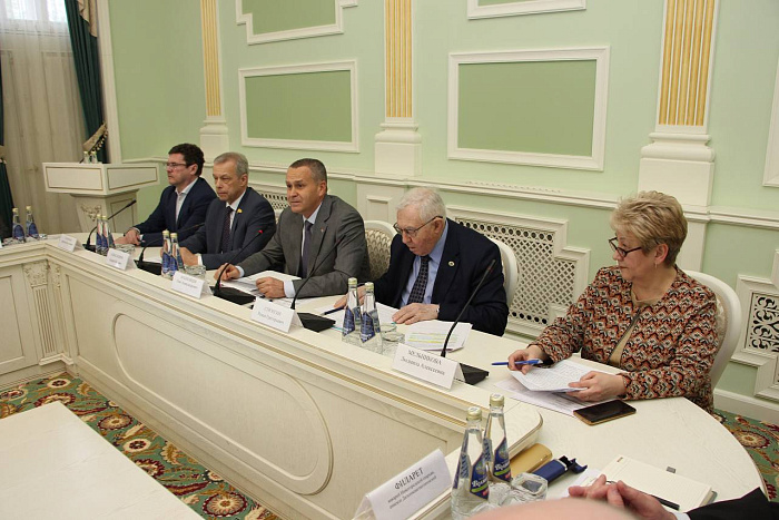 Министр молодежной политики на окружном уровне поделилась опытом взаимодействия с учебными заведениями