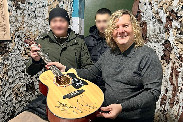 Певец Александр Ягья выступил перед кировскими военнослужащими