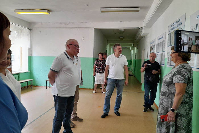 В Истобенске ремонтируют школу, а в Стрижах и Быстрице - спортзалы