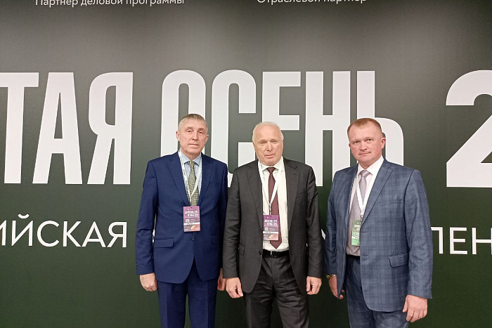 Вятская огнёвка и белый песец привлекли внимание гостей на выставке «Золотая осень»