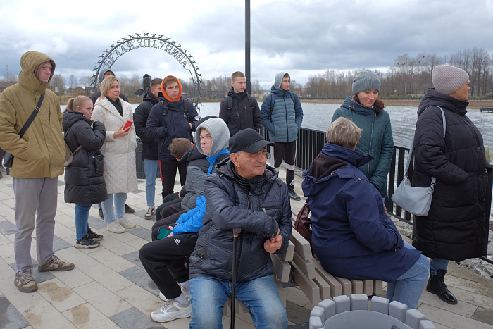 В Белой Холунице открылось новое общественное пространство 