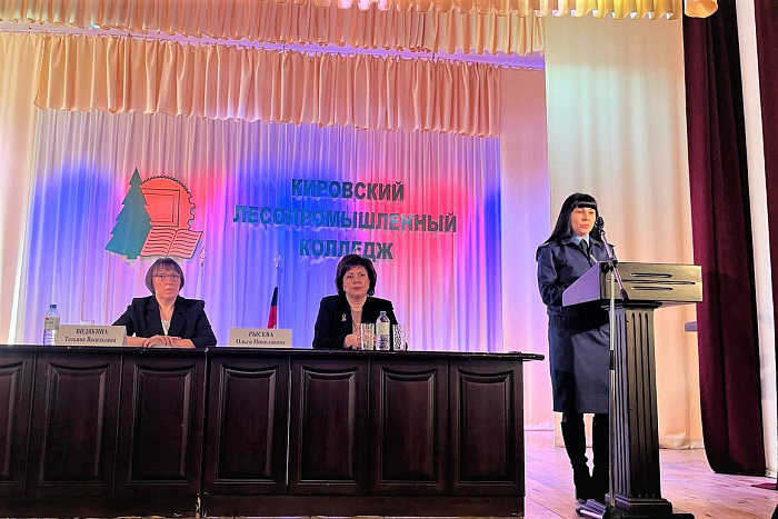 В Кировской области за прошлый год более 100 детей-сирот устроены в семьи
