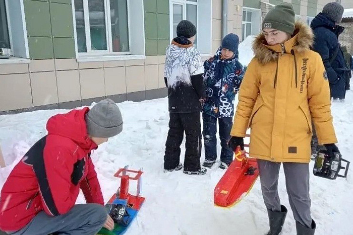 Школьники региона сразились в гонках на аэроглиссерах
