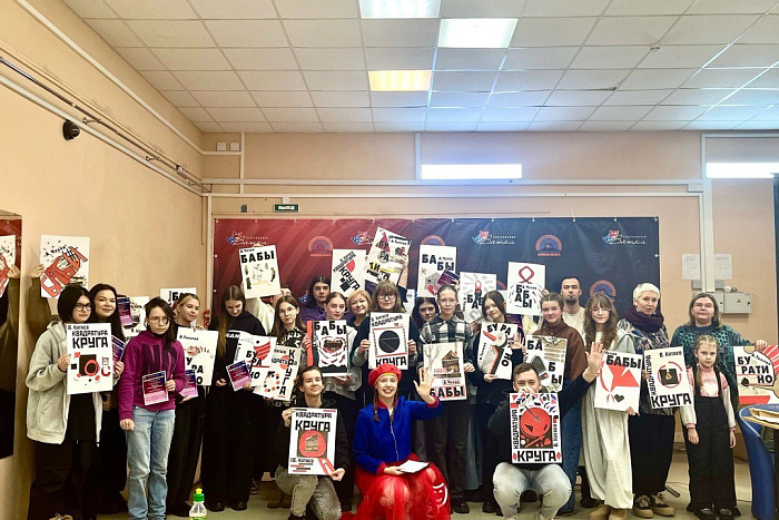 Художник Татьяна Коршунова провела мастер-класс по созданию афиши и плаката