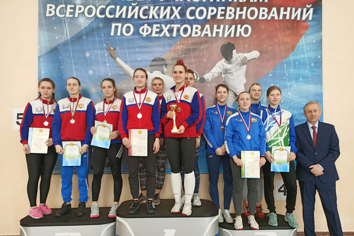 Кировчане стали бронзовыми призёрами соревнований ПФО по фехтованию