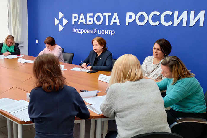 Кировская служба занятости помогает неработающим гражданам трудоустроиться