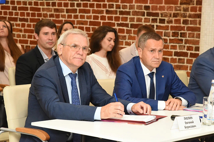 Заместитель полномочного представителя Олег Машковцев принял участие в обсуждении проектов законодательных инициатив молодежи Нижегородской области