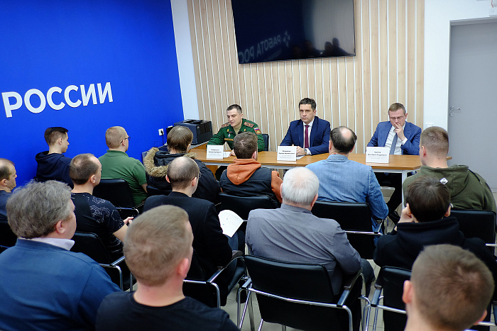 Безработным рассказали о военной службе по контракту