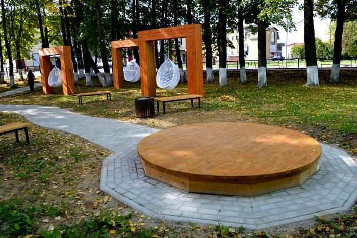 В поселке Ленинское создали современный сквер