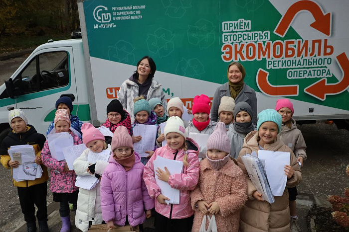 Ученики кировского Петербурского лицея сдали 930 кг макулатуры