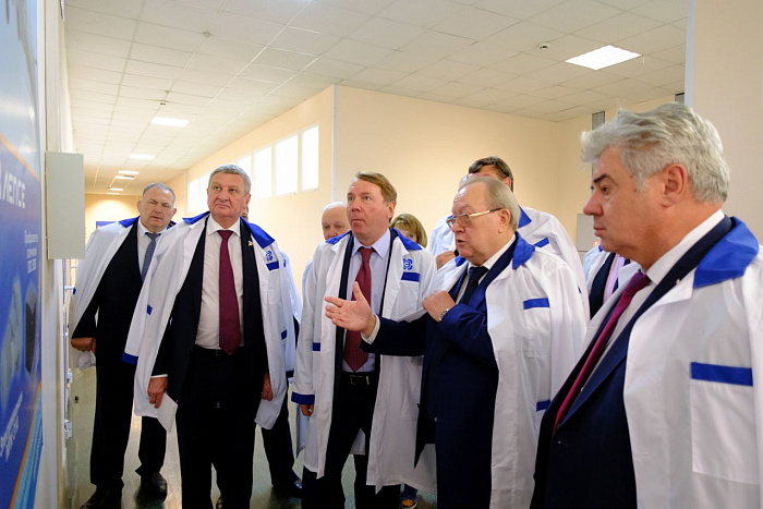 Члены комитета Совета Федерации по обороне и безопасности посетили кировский завод