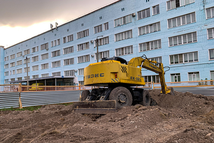В Больнице скорой медицинской помощи началось строительство надземного перехода 