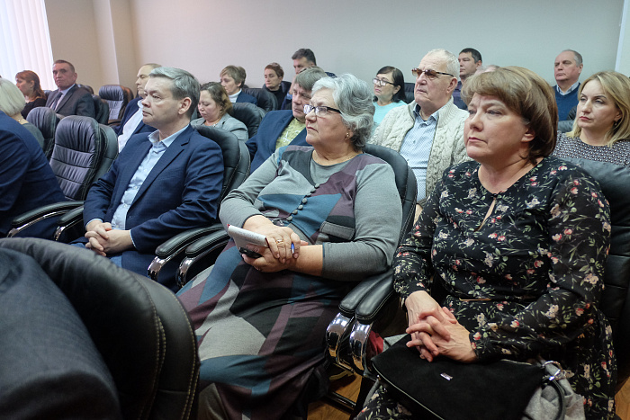 Александр Соколов поручил усовершенствовать медицинскую помощь в Вятскополянском районе