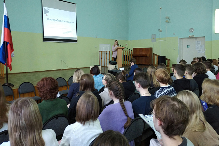 Более 200 старшеклассников побывали на «Дне выпускника» 