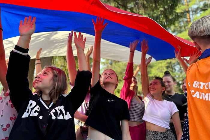 Ребята из Запорожской и Белгородской областей проводят каникулы в детских лагерях Кировской области