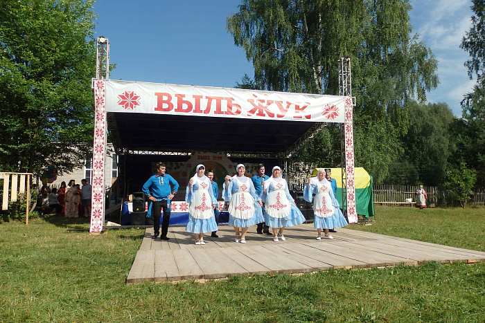 Подопечные Каринского дома-интерната создали свой танцевальный ансамбль