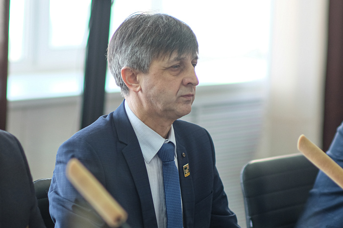 Александр Соколов предложил вернуться к теме строительства социальных объектов из бруса