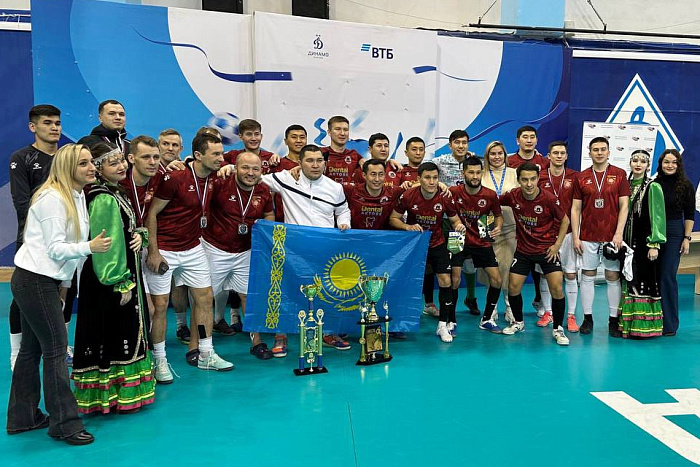 Кировская команда медиков выиграла серебро на чемпионате по мини-футболу 