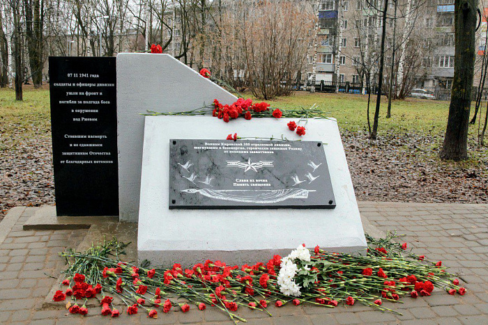 В парке Победы открылся памятный знак «Воинам Кировской 355-й стрелковой дивизии»