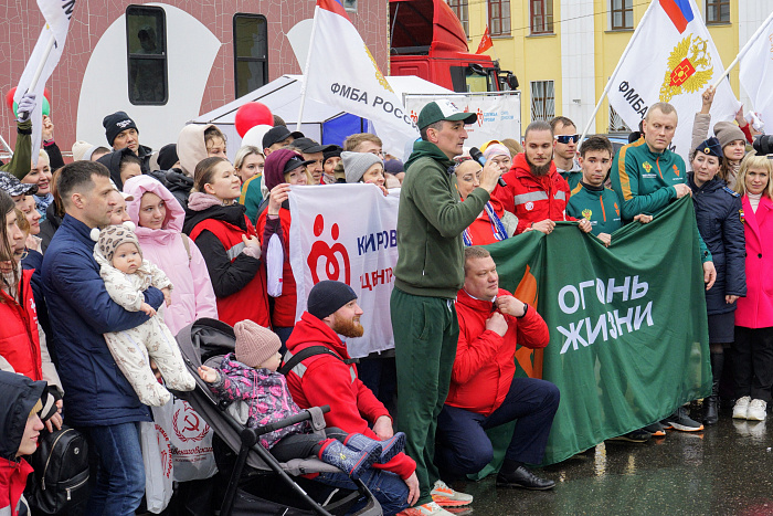 Кировчане приняли участие в эстафете факела «Огонь жизни»