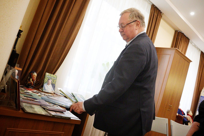 Сергей Степашин подарил библиотеке имени Герцена свою книгу