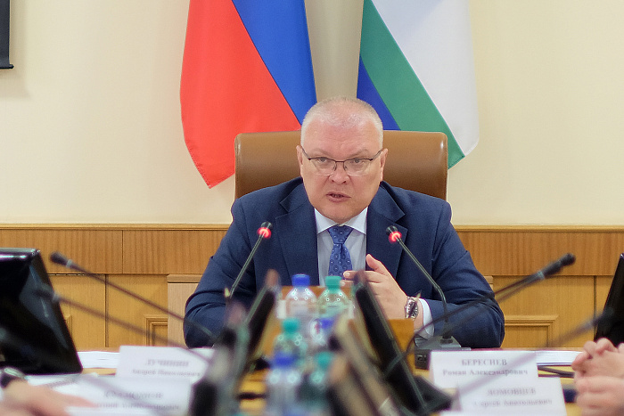 Александр Соколов поручил усилить меры безопасности на водоемах и дорогах Кировской области