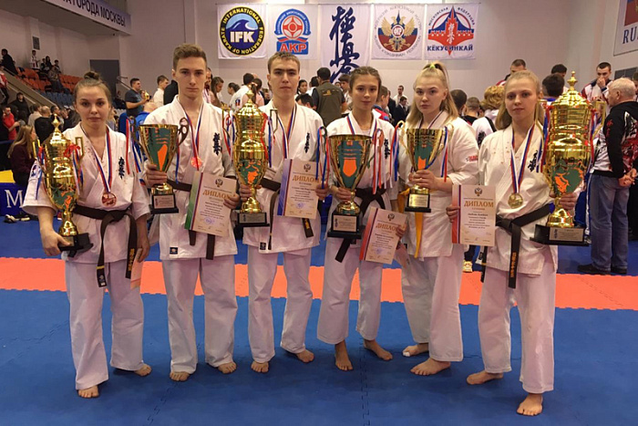 Кировские спортсмены вернулись с комплектами наград с чемпионата и первенства России по киокусинкай