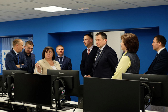В Кировской области усиливают профориентационную работу со школьниками