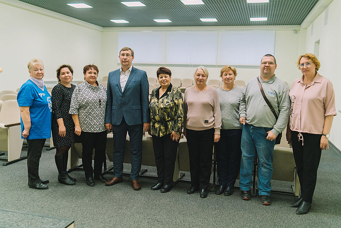Представителям ветеранских организаций южных районов области показали работу службы скорой медицинской помощи 
