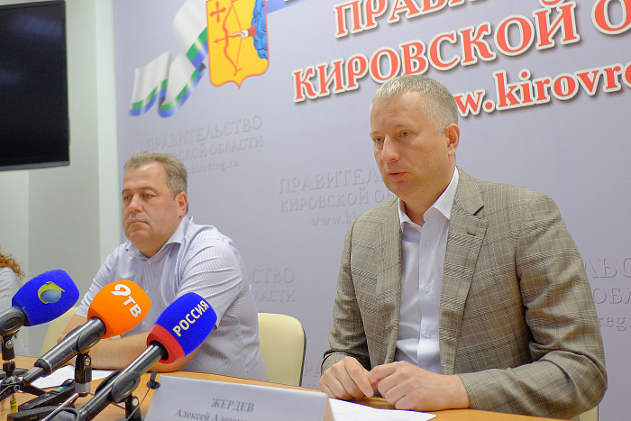 В Кировской области уже выполнено 57% дорожных работ, а ремонт большинства дорог идет с опережением графика