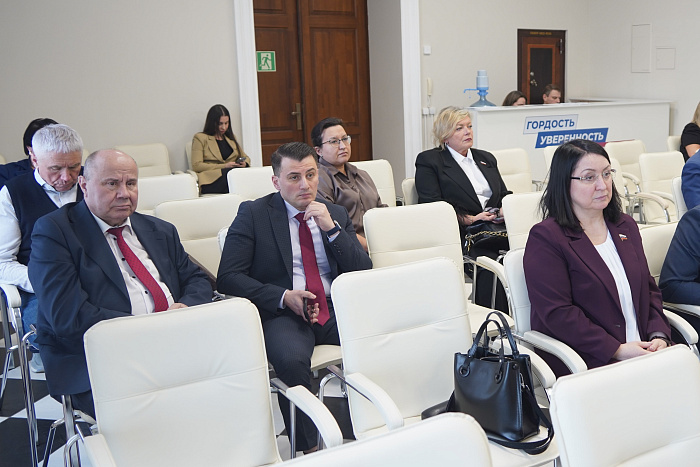 Депутаты примут участие в разработке программ развития опорных населенных пунктов Кировской области