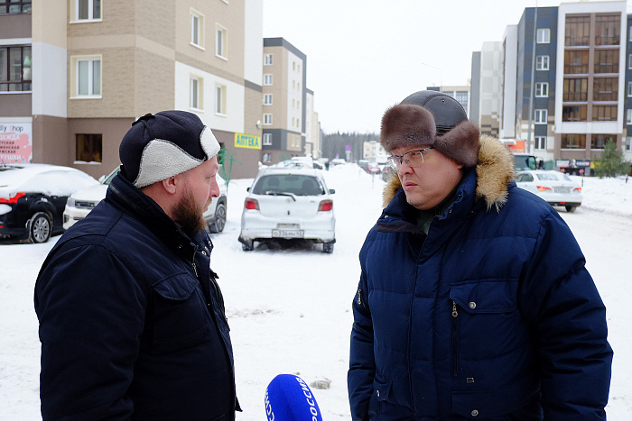 Александр Соколов поручил усилить работу по расчистке тротуаров в городе Кирове и вывозу мусора 