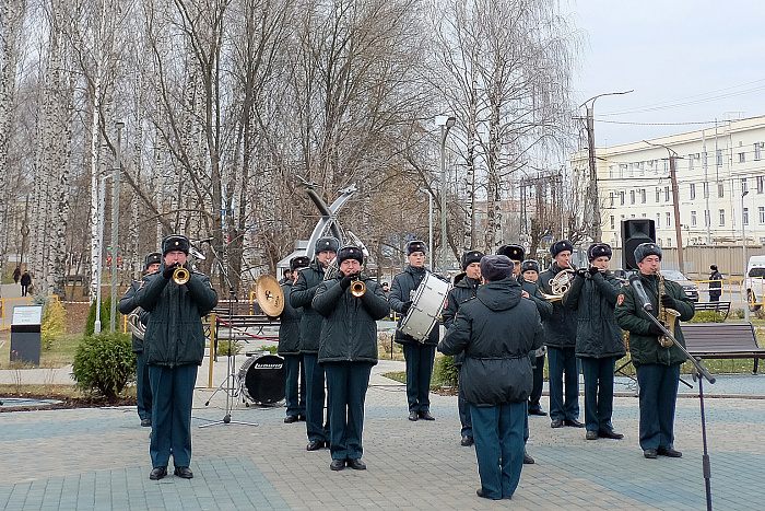 В Кирове открыли памятник «Самолет Миг-29»