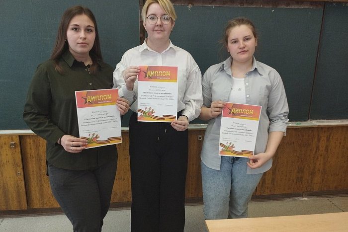 В кировских школах и техникумах проходят праздничные мероприятия, посвященные Дню Победы