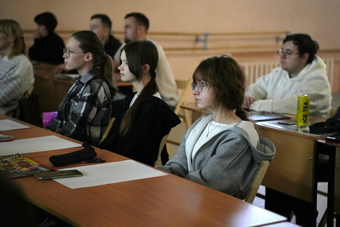 Художник Татьяна Коршунова провела мастер-класс по созданию афиши и плаката