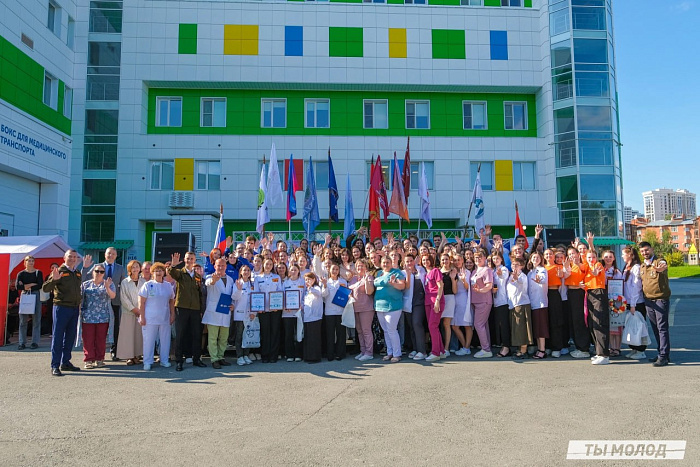 Бойцы кировских студотрядов возвращаются с целины