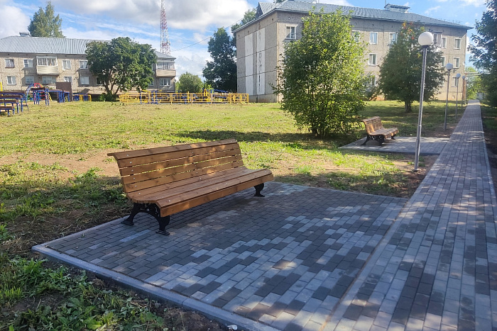 В Подгорцах в парке появилось уличное освещение
