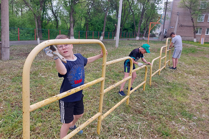 В 2022 году более 7000 подростков работали в свободное от учебы время