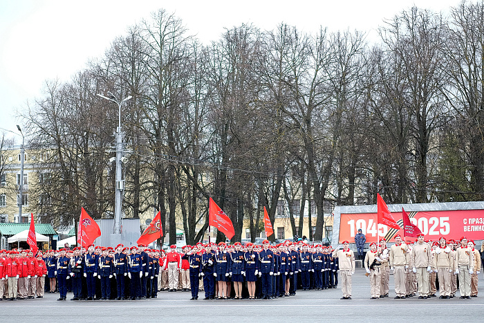 Впервые в Кирове прошел юнармейский парад