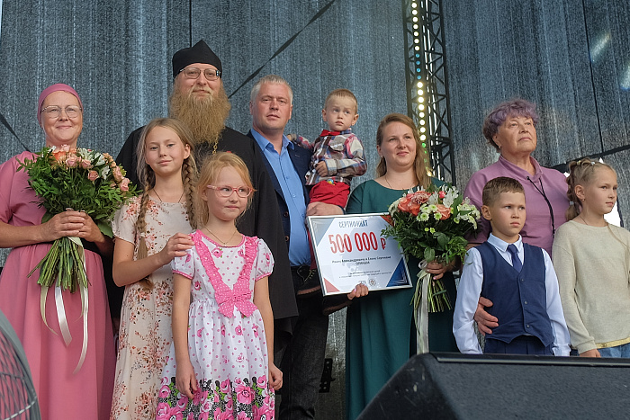 В Белой Холунице прошел концерт в честь Года семьи и юбилея района