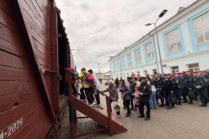 «Поезд Победы» прибыл на кировский вокзал
