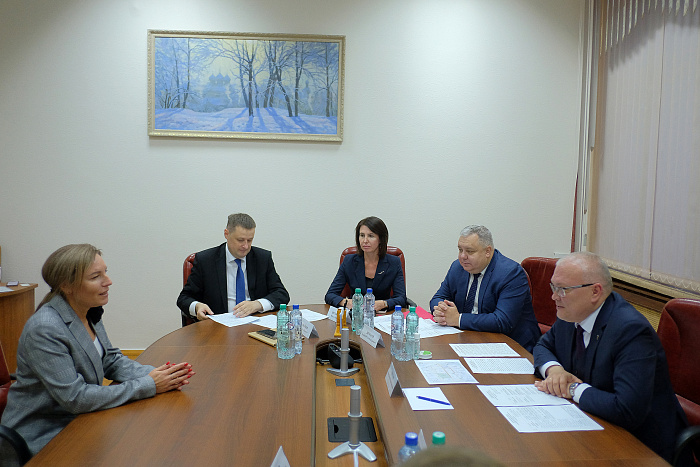 В 2024 году отремонтируют фойе и концертный зал районного центра досуга в Вахрушах 